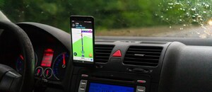 Waze navigácia v aute - Zdroj Profimedia