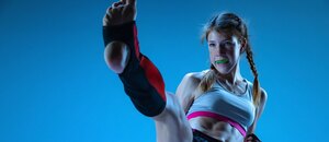 Leg kick v podaní mladej MMA fighterky - Zdroj Profimedia