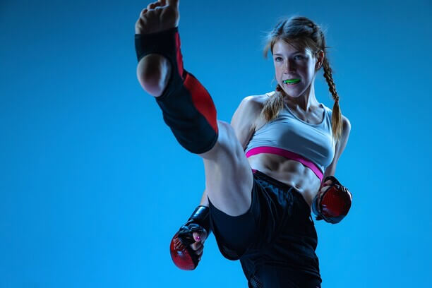 Leg kick v podaní mladej MMA fighterky - Zdroj Profimedia