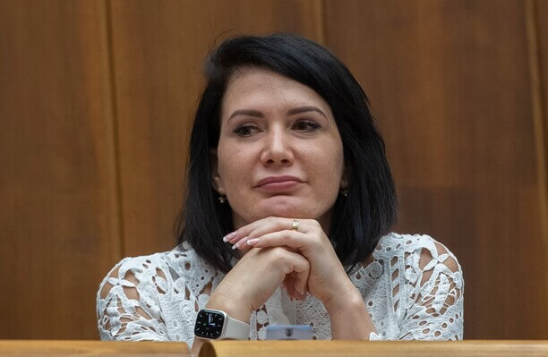 Na snímke poslankyňa parlamentu SR Jana Bittó Cigániková (SaS) po hlasovaní o financovaní voľného času dieťaťa - Zdroj Profimedia