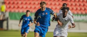 Adam Griger v bežeckom súboji s Warrenom Bondom (Francúzsko) počas ME U19 2022 - Zdroj Profimedia