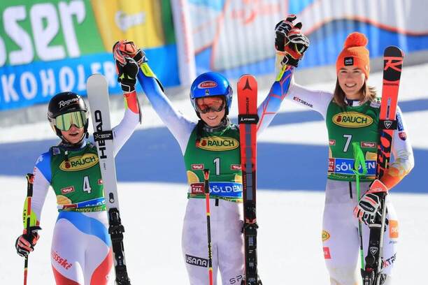 Lara Gut-Behrami (SUI), Mikaela Shiffrin (USA), Petra Vlhova (SVK), Soelden 2021 - Zdroj Profimedia