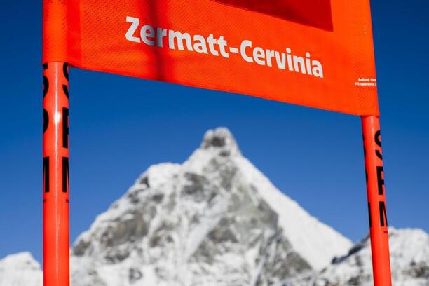 Svetový pohár v alpskom lyžovaní Zermatt Cervinia, v pozadí Matterhorn - Zdroj Profimedia